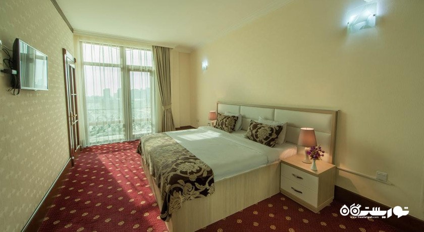 نمای تخت بزرگ سوئیت هتل