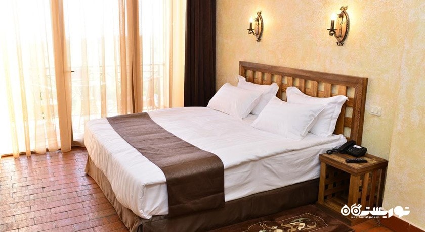 نمای تخت بزرگ سوئیت هتل