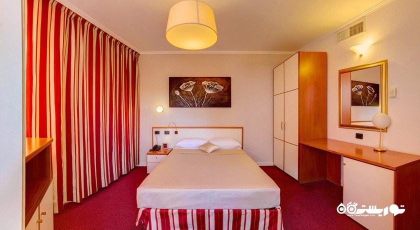 نمایی از تخت اتاق سینگل