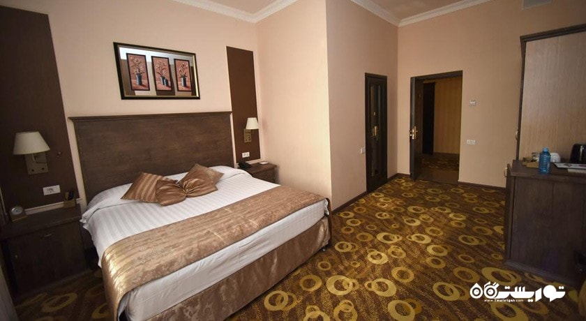 نمای تخت بزرگ اتاق سوپریور