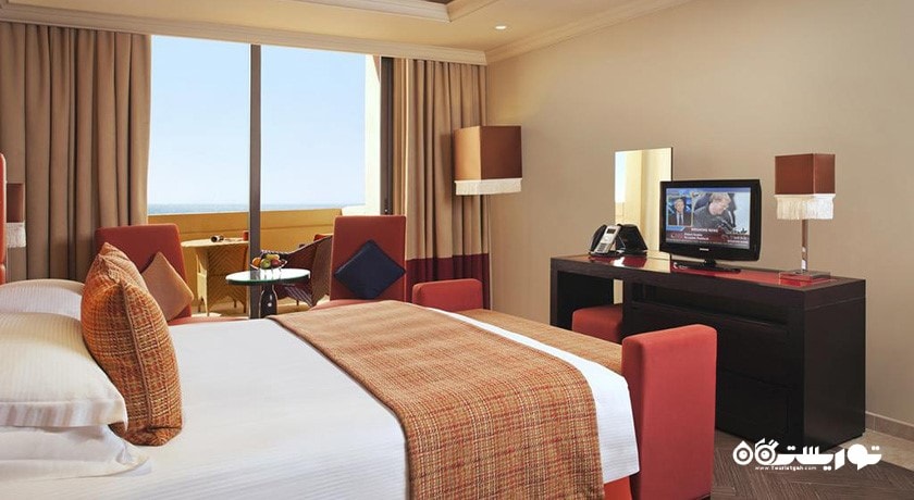 تخت بزرگ آپارتمان دلوکس سه خوابه