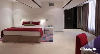 تخت بزرگ آپارتمان یک خوابه دوبلکس