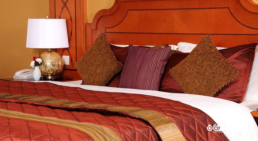 نمای تخت بزرگ اتاق دلوکس