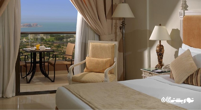 نمای تخت بزرگ آپارتمان دوخوابه