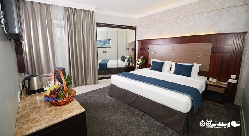 نمای تخت بزرگ سوئیت هتل