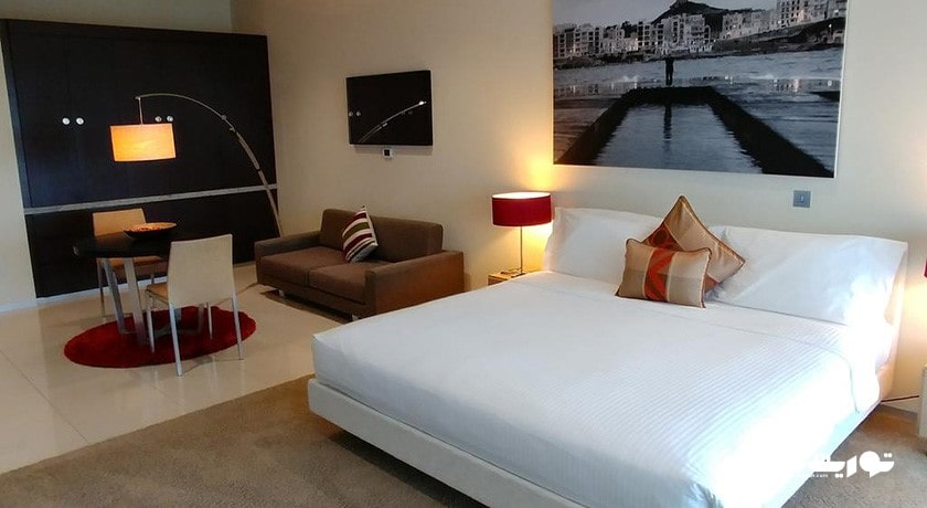 تخت بزرگ آپارتمان سه خوابه پرمیر