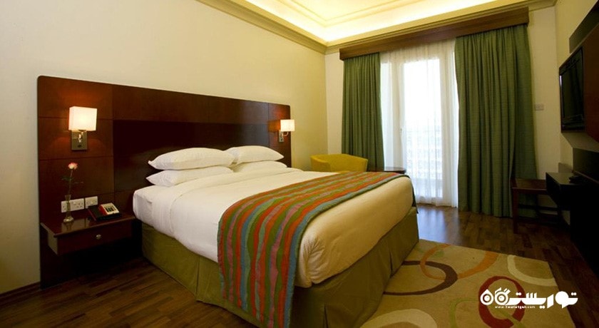 نمای تخت بزرگ آپارتمان دوخوابه