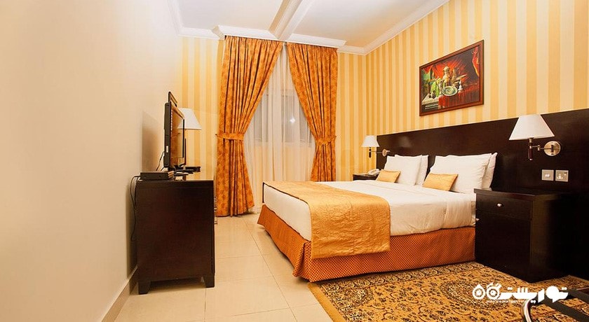 تخت بزرگ آپارتمان دوخوابه