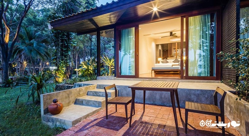 محوطه نشیمن تراس سوئیت با چشم انداز دریا