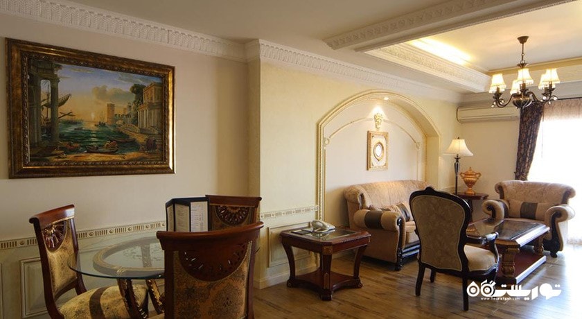 محوطه نشیمن سوئیت سه خوابه