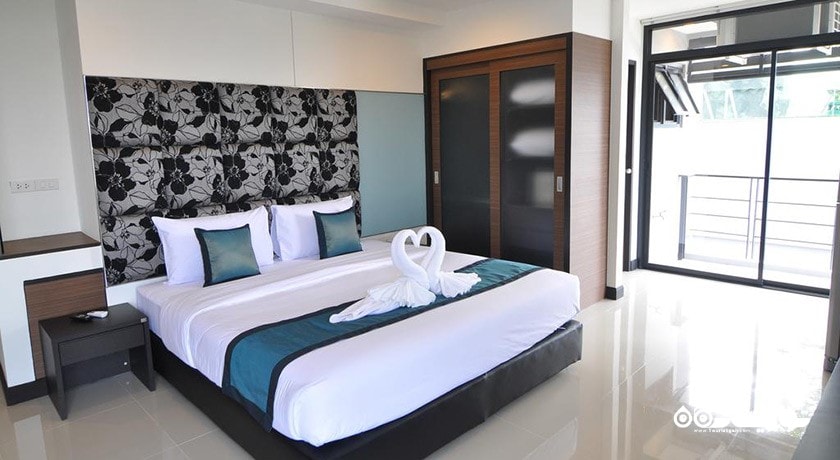 نمای تخت بزرگ اتاق دلوکس