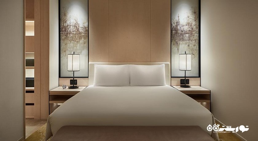 نمای تخت بزرگ سوئیت هتل