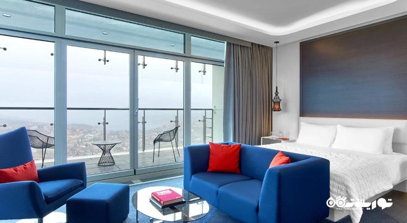 نمای تخت بزرگ اتاق اگزکیوتیو