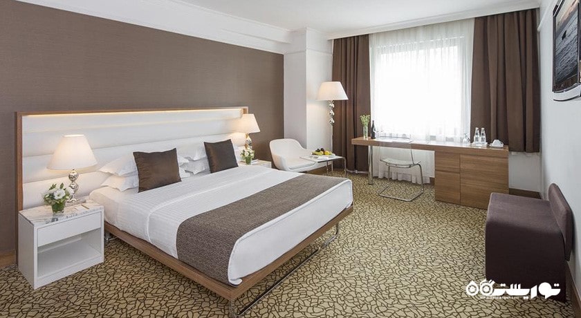 نمای تخت بزرگ اتاق سوپریور