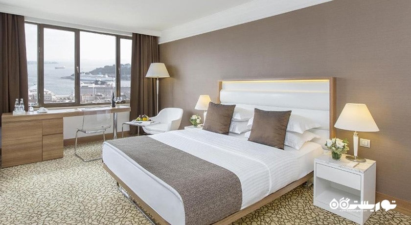 نمای تخت بزرگ اتاق دلوکس