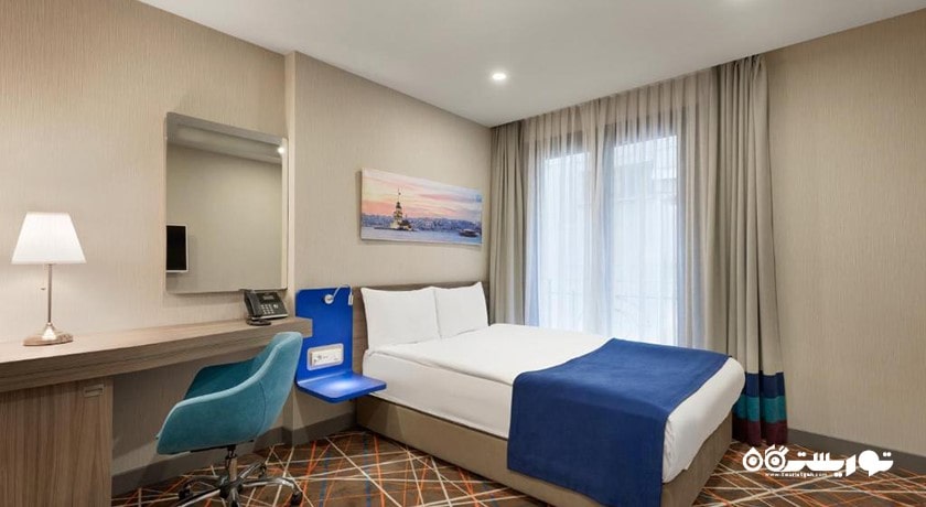 نمای تخت بزرگ اتاق کوئین