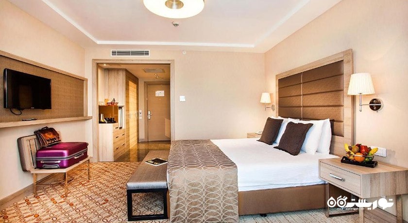 نمای تخت بزرگ اتاق سوپریور