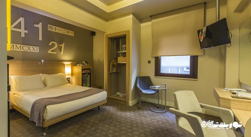 نمای تخت بزرگ اتاق کامفورت