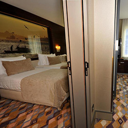 اتاق فمیلی (خانوادگی)