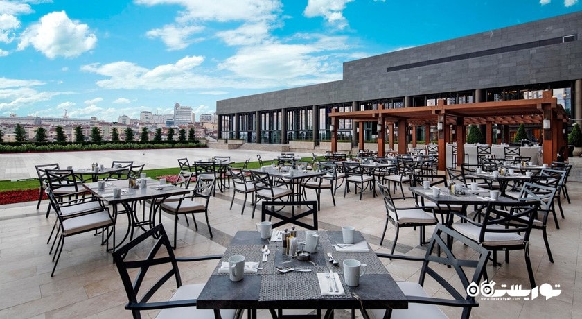 محوطه فضای باز رستوران گلوب