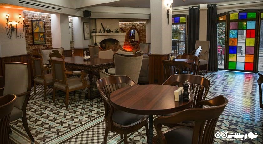 محوطه نشیمن رستوران هتل	