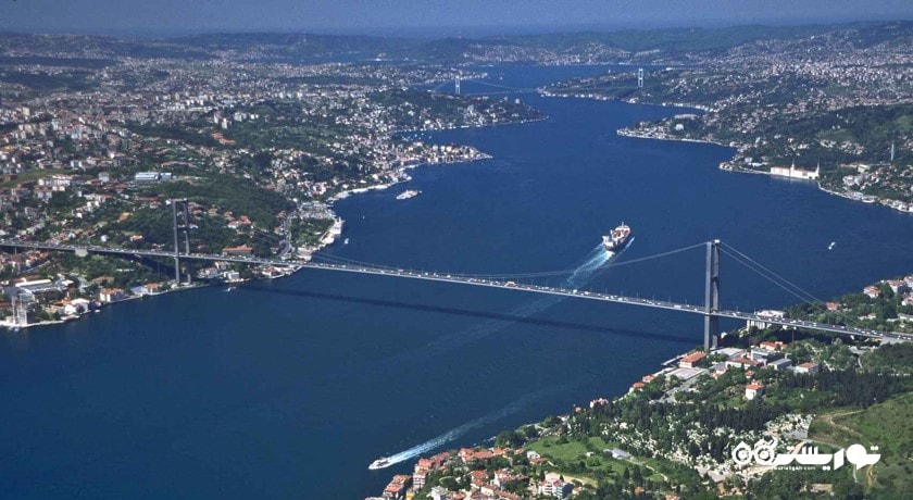 سرگرمی سفر تفریحی بسفروس با یات (نوعی قایق تفریحی) شهر ترکیه کشور استانبول