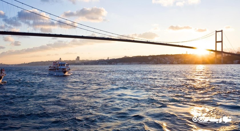 سرگرمی سفر تفریحی بسفروس با یات (نوعی قایق تفریحی) شهر ترکیه کشور استانبول