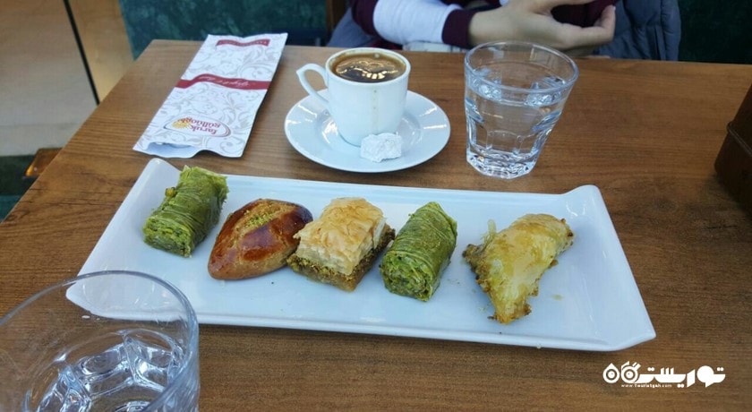  خیابان استقلال (خیابان ایستیکلال) شهر ترکیه کشور استانبول