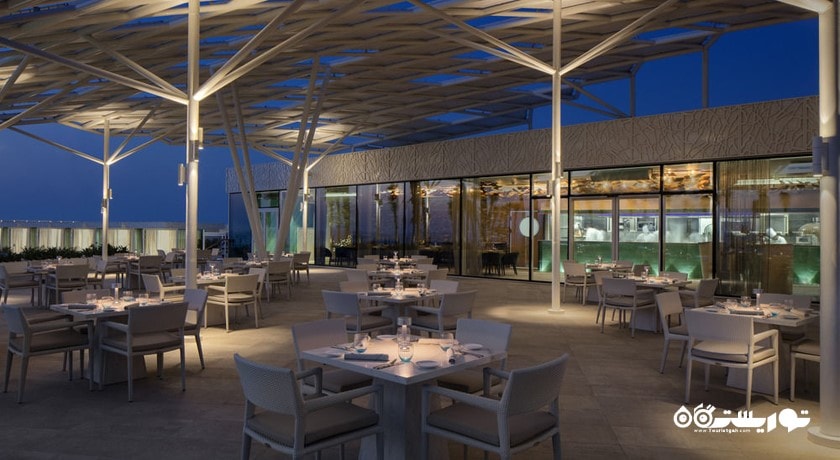 نمای رستوران و بار اسکیپ