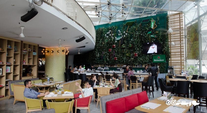 محوطه نشیمن رستوران توجو	