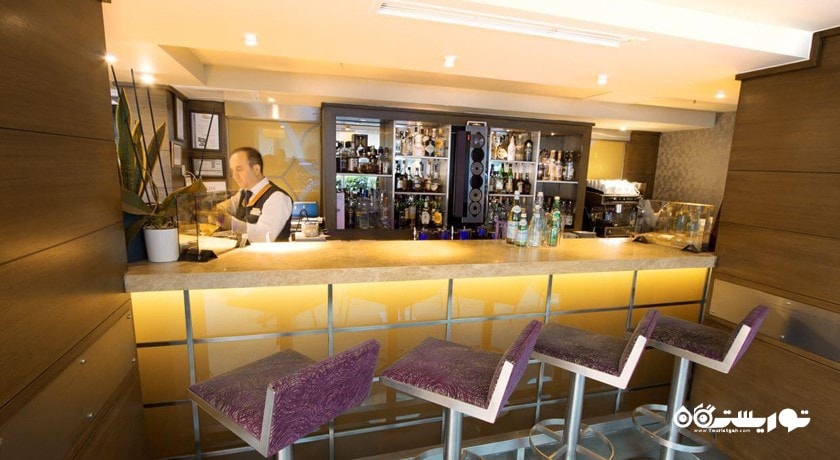 رستوران و بار بین المللی ایس