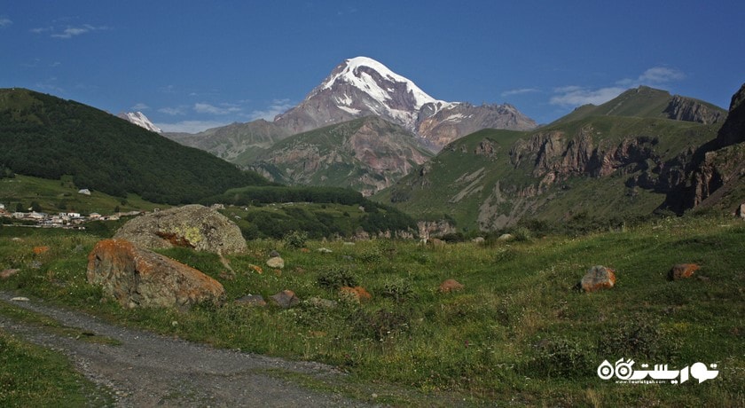 سرگرمی رشته کوههای قازبگی شهر گرجستان کشور تفلیس
