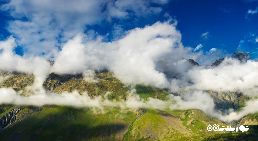 سرگرمی رشته کوههای قازبگی شهر گرجستان کشور تفلیس