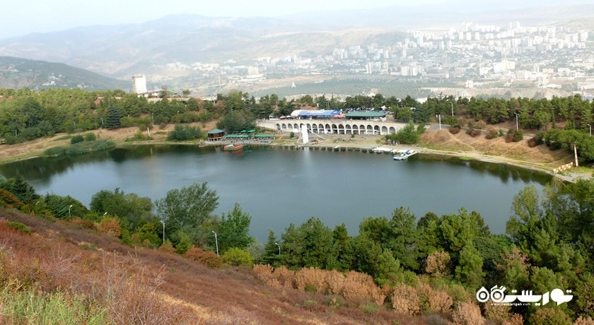 سرگرمی دریاچه لاک پشت (ترتل لیک) شهر گرجستان کشور تفلیس