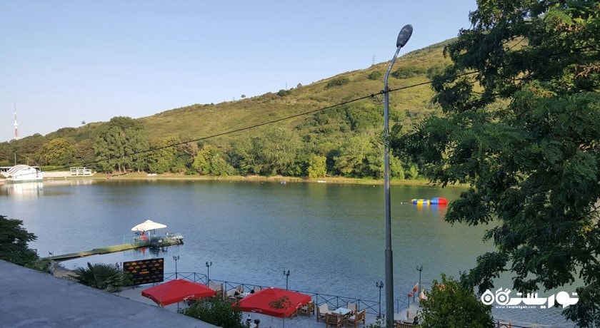 سرگرمی دریاچه لاک پشت (ترتل لیک) شهر گرجستان کشور تفلیس