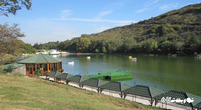 سرگرمی دریاچه لاک پشت (ترتل لیک) شهر گرجستان کشور تفلیس