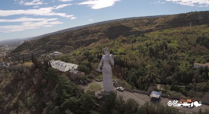  مجسمه کارتلیس ددا (مجسمه مادر گرجستان) شهر گرجستان کشور تفلیس