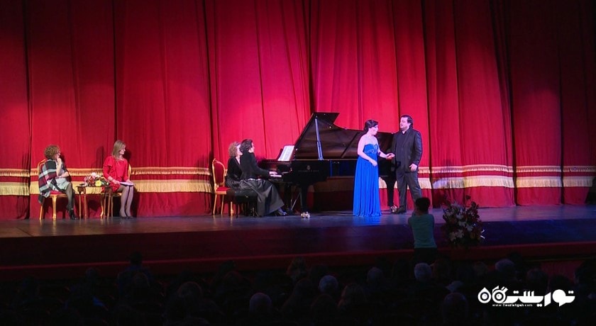 سرگرمی مرکز هنر و موسیقی باتومی شهر گرجستان کشور باتومی