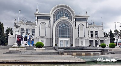 سرگرمی مرکز هنر و موسیقی باتومی شهر گرجستان کشور باتومی