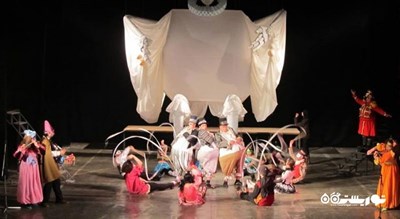 سرگرمی تئاتر ملی جوانان و عروسک های خیمه شب بازی شهر گرجستان کشور باتومی