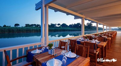 رستوران کنار رودخانه اوکانوس