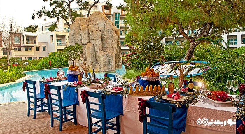 محوطه فضای باز رستوران اژه