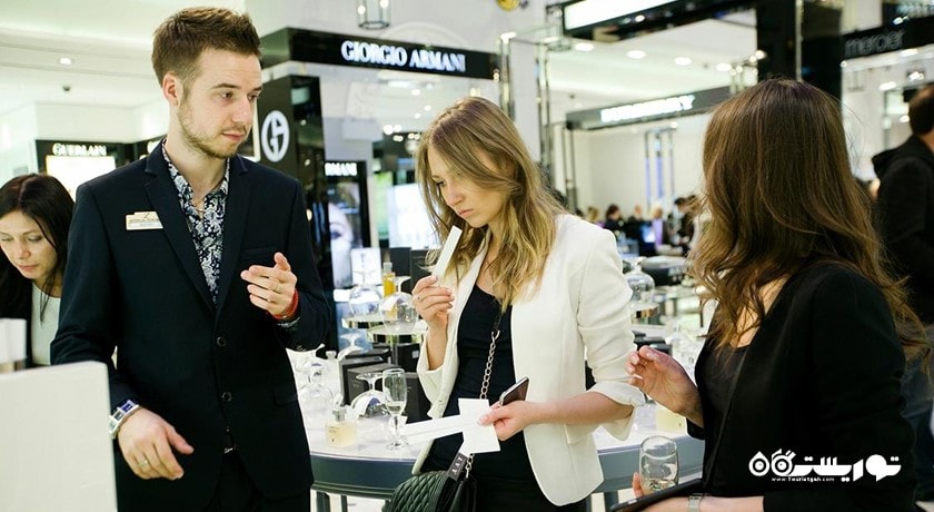 مرکز خرید خانه داد و ستد لنینگراد (دی ال تی) شهر روسیه کشور سن پترزبورگ