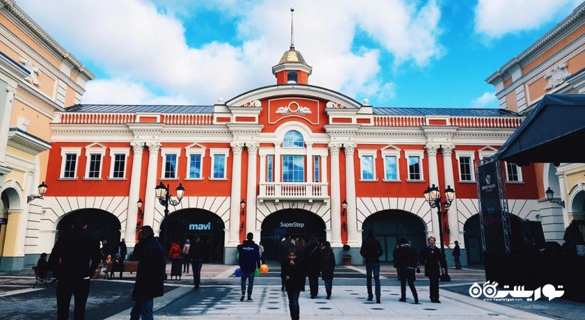 مرکز خرید اوت لت پولوکف ویلج شهر روسیه کشور سن پترزبورگ