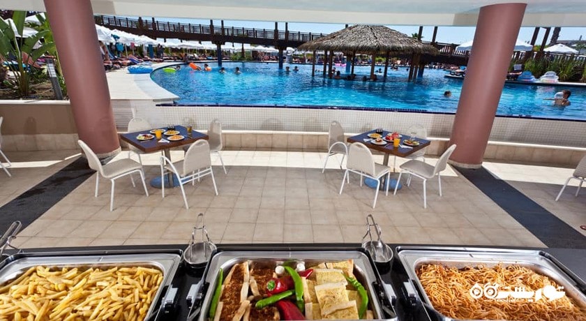 نمای رستوران کنار استخر هتل
