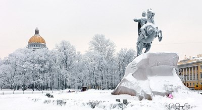  میدان سنا (تندیس سوارکار برنزی) شهر روسیه کشور سن پترزبورگ