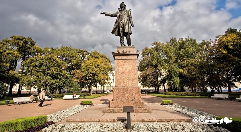  تندیس الکساندر پوشکین در میدان هنر شهر روسیه کشور سن پترزبورگ