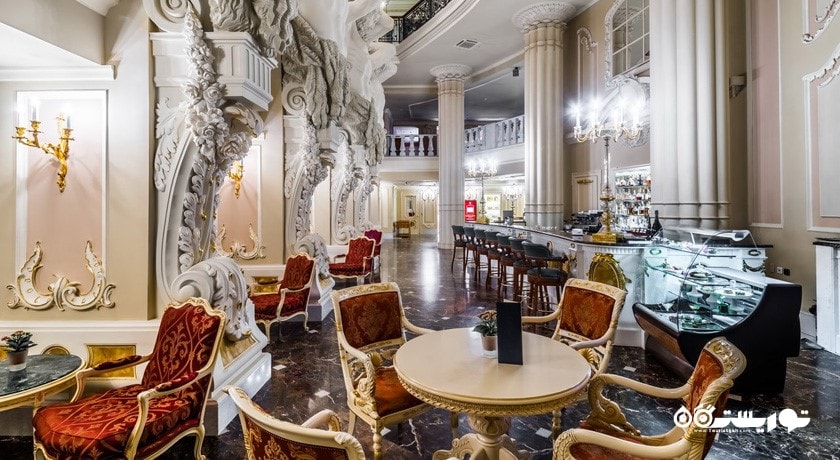 نمایی از لابی بار آتلانتیس