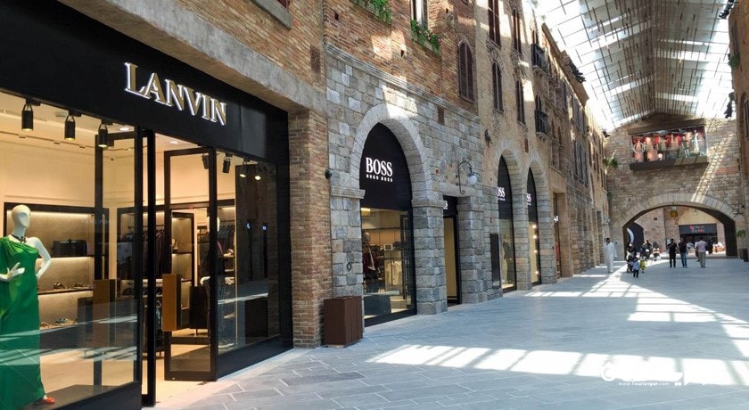 مرکز خرید اوت لت ویلیج شهر امارات متحده عربی کشور دبی