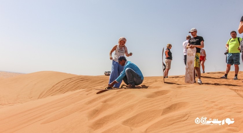 سرگرمی سند بوردینگ یا شن سواری دبی شهر امارات متحده عربی کشور دبی